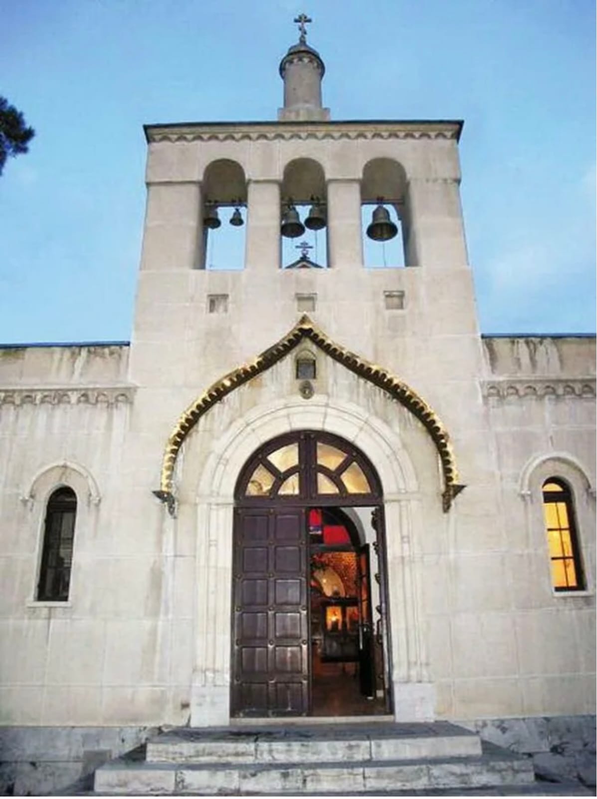 Глава Дагестана помог доставить в православные храмы Ирана порядка 600 различных религиозных принадлежностей